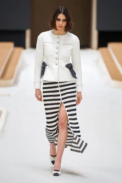 Look 18